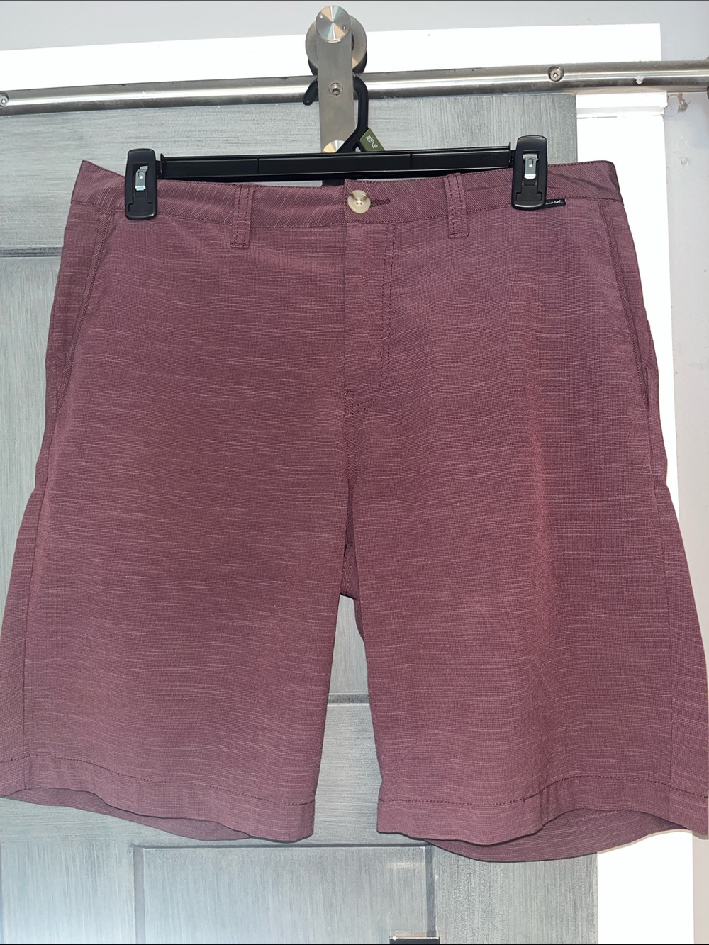 Travis Mathew Waist 34 Men’s Burgundy Flat Front Shorts #preppy #designer